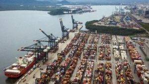 Puxada pelo agro, movimentação bate recorde no Porto de Santos