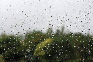 Frente fria e mais chuva; confira a previsão do tempo