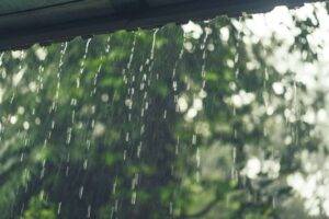 Sexta-feira repleta de pancadas de chuva e ventania; confira e prepare-se